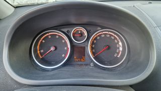 Opel Corsa 2014-thumb-11