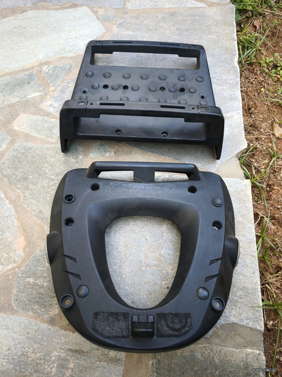 Πωλείται βάση Givi top case