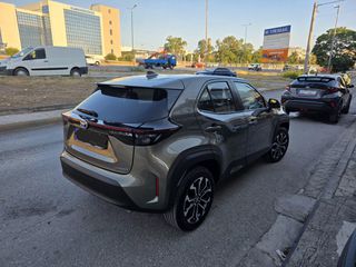Toyota Yaris Cross 2023-thumb-6