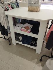 τραπεζι προβολης