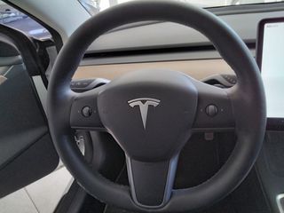 Tesla Model 3 2023-thumb-6