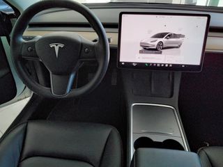Tesla Model 3 2023-thumb-7