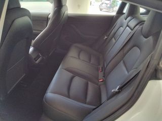 Tesla Model 3 2023-thumb-11