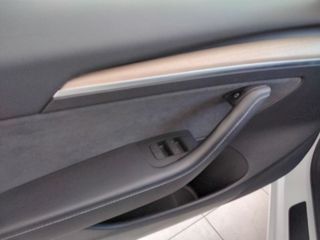 Tesla Model 3 2023-thumb-12