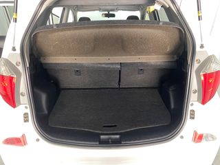Toyota Verso-S 2011-thumb-6