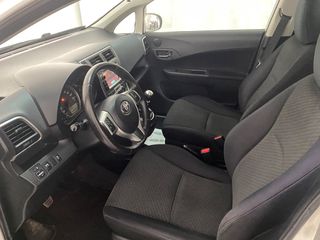 Toyota Verso-S 2011-thumb-8