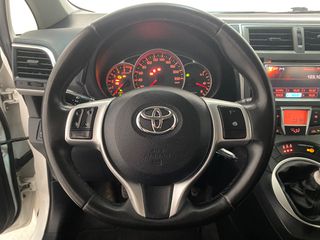 Toyota Verso-S 2011-thumb-11