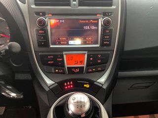 Toyota Verso-S 2011-thumb-12