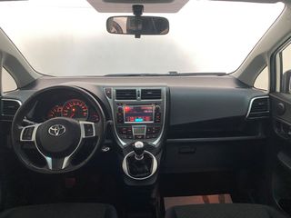 Toyota Verso-S 2011-thumb-15
