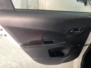 Toyota Verso-S 2011-thumb-16