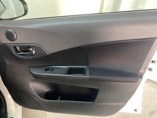 Toyota Verso-S 2011-thumb-18