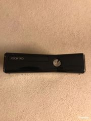 XBOX 360 Slim 2011 RGH τσιπαρισμένο με 2 Χειριστήρια και 5 παιχνήδια, 500GB