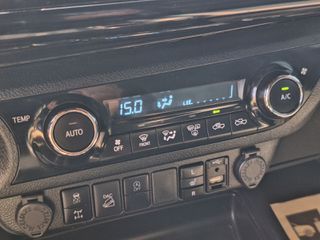 Toyota Hilux 2021-thumb-19
