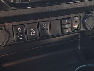 Toyota Hilux 2021-thumb-20