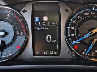 Toyota Hilux 2021-thumb-28
