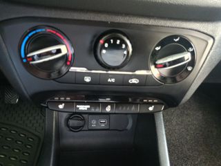 Hyundai i 20 2016 1.1 DIESEL 5D-thumb-13