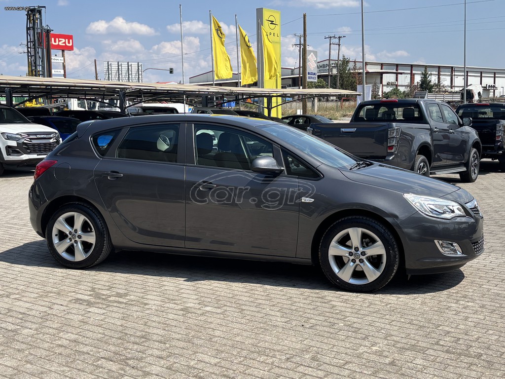Opel Astra 2011