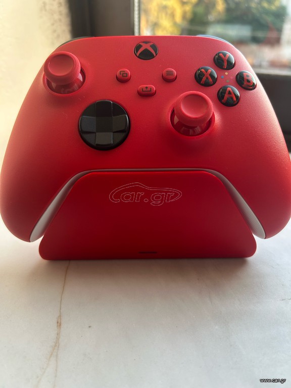 Microsoft Xbox Series Controllers Pulse Red + Razer Universal Quick Charging Stand Pulse Red