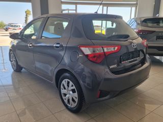 Toyota Yaris 2019 Hybrid-thumb-3