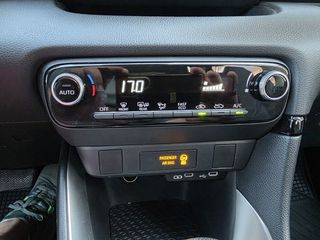 Toyota Yaris 2025 HYBRID 116ps  Δεματινο σαλονι/AUTO/NAVI-CAMERA/Ελληνικο-thumb-31
