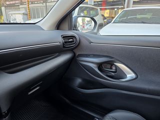 Toyota Yaris 2025 HYBRID 116ps  Δεματινο σαλονι/AUTO/NAVI-CAMERA/Ελληνικο-thumb-34