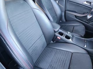 Mercedes-Benz CLA 180 2016 AMG LINE F1-thumb-44
