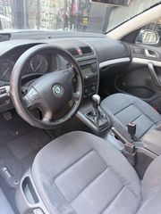 Skoda Octavia 2005-thumb-8