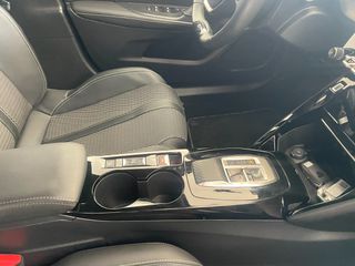 Peugeot 2008 2024 GT-thumb-3