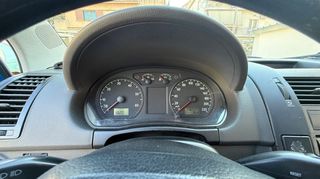 Volkswagen Polo 2002-thumb-6