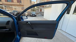Volkswagen Polo 2002-thumb-10