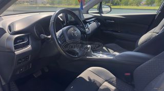 Toyota C-HR 2022-thumb-11