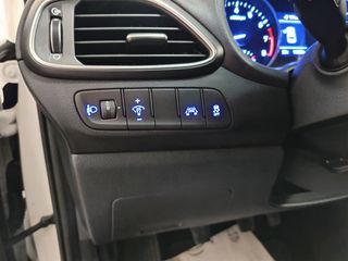 Hyundai i 30 2017 1.4•140hp•Panorama•Clima•Navi•-thumb-19