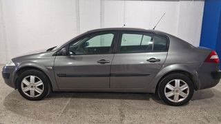 Renault Megane 2004 1.6 Privilege-thumb-1