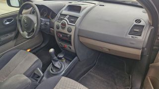 Renault Megane 2004 1.6 Privilege-thumb-25