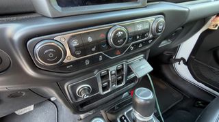 Jeep Gladiator 2022 OVERLAND-thumb-12
