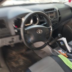 Toyota Hilux 2010-thumb-5
