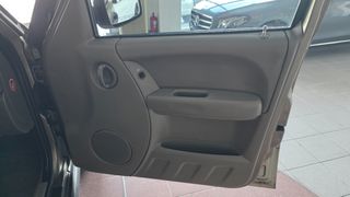 Jeep Cherokee 2005 SPORT 2.4-thumb-14