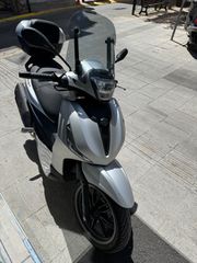 Piaggio Beverly 400 2023-thumb-1