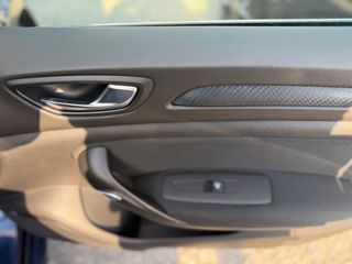 Renault Megane 2019-thumb-23