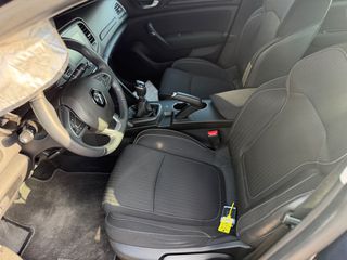 Renault Megane 2019-thumb-18