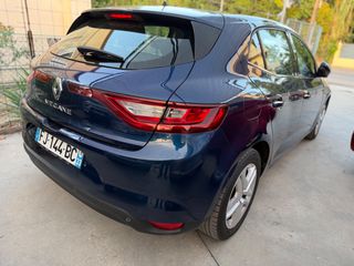 Renault Megane 2019-thumb-10