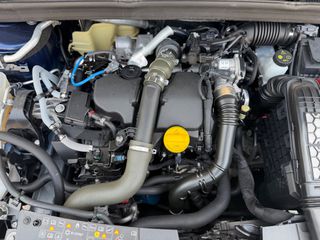 Renault Megane 2019-thumb-36