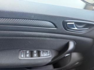 Renault Megane 2019-thumb-25