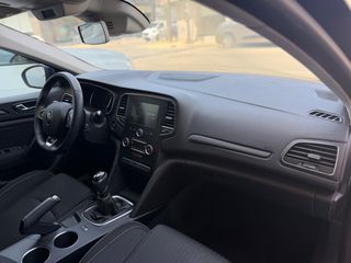 Renault Megane 2019-thumb-32