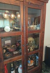 Βιτρίνα μοναστηριακου τύπου απο μασιφ ξυλο, χειροποίητη