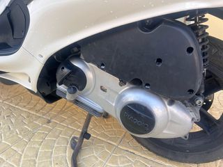 Piaggio XEvo 250 2015-thumb-4