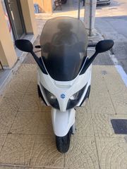 Piaggio XEvo 250 2015-thumb-6