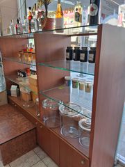 Πωλούνται επαγγελματικά έπιπλα καταστήματος - Ξηροκαρπιέρα - Βιτρίνα - κάβα