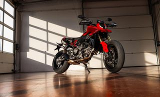 Ducati Hypermotard 2026 V2-thumb-3
