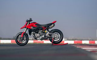 Ducati Hypermotard 2026 V2-thumb-6